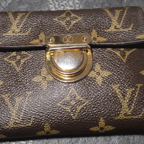 Louis Vuitton Ƙoala wallet - Picture 1 of 3